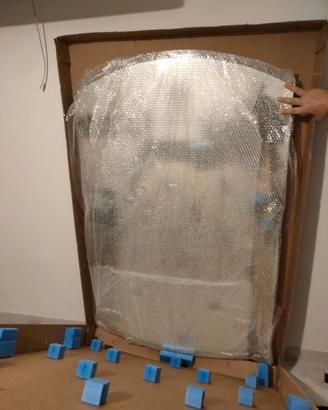 specchiera con led  casse e orol  ancora imballata