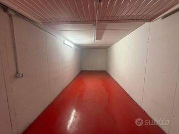 Box / Garage di 27 m² a Milano