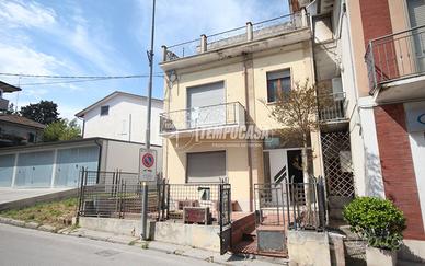 CASA SINGOLA CU DUE PIANI