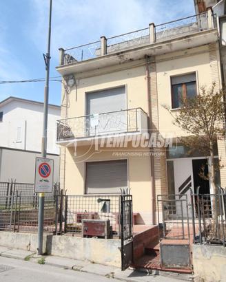 CASA SINGOLA CU DUE PIANI