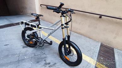 Ekletta Naked elettrica 