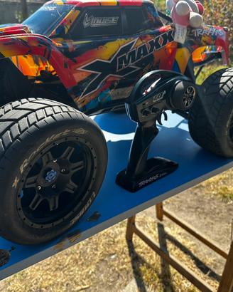 Xmaxx 8s Traxxas + modulo Bluetooth