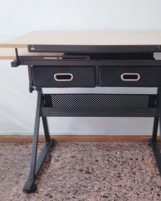 Scrivania con piano regolabile