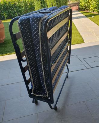 Letto pieghevole con materasso