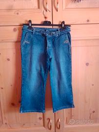 Pantaloni blu a pinocchietto