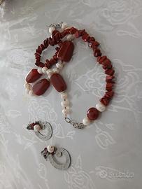 set collana e orecchini in pietra rossa e perle