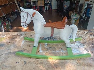 cavallo a dondolo legno 