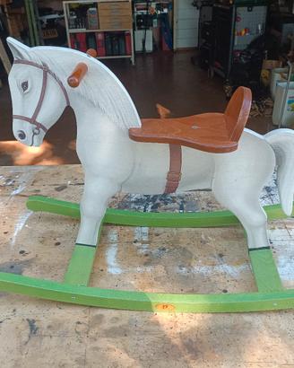 cavallo a dondolo legno 