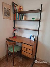 Scrittoio con libreria e cassetti