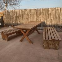 Tavolo e panche in legno Larice