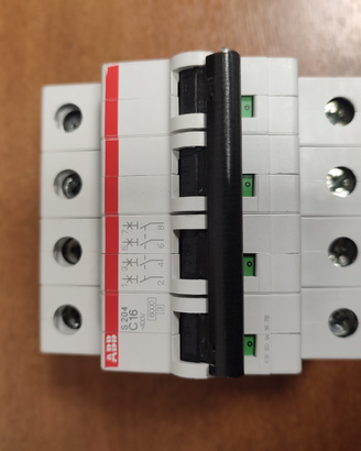 Magneto termico abb c16 4p nuovo