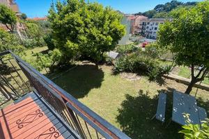 Pietra Ligure, appartamento con ampio giardino