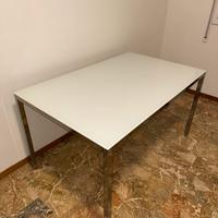 Tavolo Ikea Torsby bianco in vetro