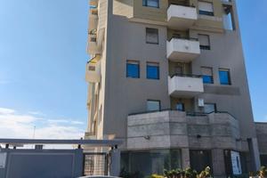 Pirri locale commerciale con cortile privato