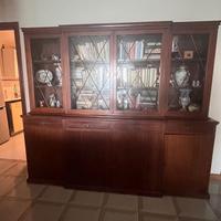 Credenza con vetrina a 4 ante