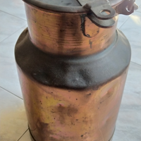 Antico contenitore per latte