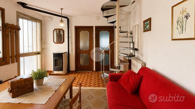 CASA SEMINDIPENDENTE A BRENO
