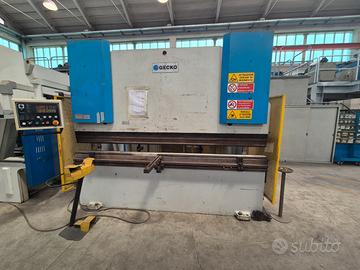Pressa piegatrice 200 ton