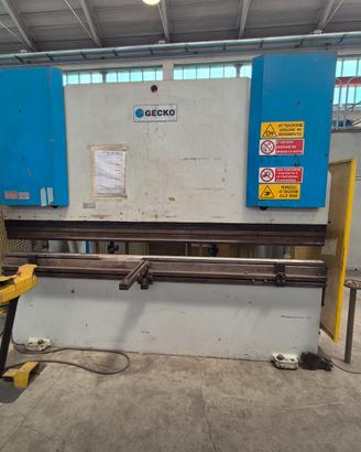 Pressa piegatrice 200 ton