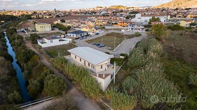 Locale commerciale con cucina professionale