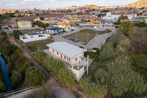 Locale commerciale con cucina professionale