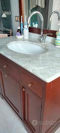 Mobile bagno con lavabo e specchiera