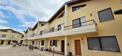 VILLA A SCHIERA A SASSARI