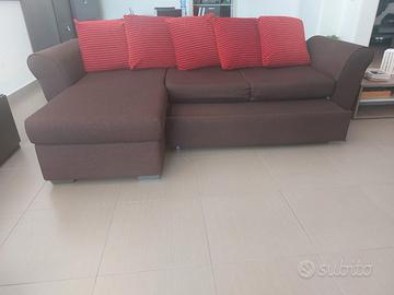 Divano letto con chaise longue con contenitore