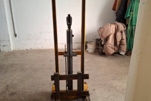 Transpallet colonna manuale