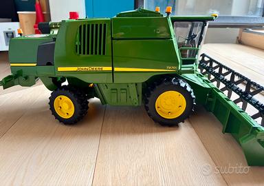 Modellino mietitrebbia JOHN DEERE marca BRUDER