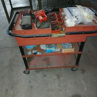 Carrelli con attrezzi per officina/fai da te