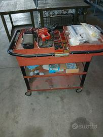 Carrelli con attrezzi per officina/fai da te