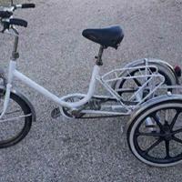 BICICLETTA  TRE RUOTE 