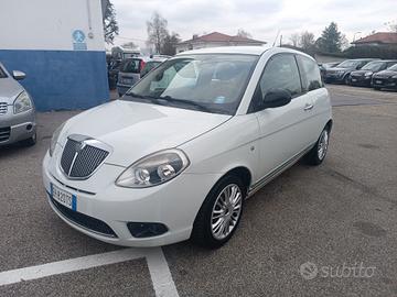 Lancia Ypsilon 1.2 69 CV Unyca
