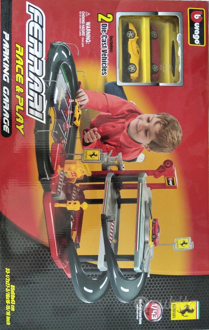 Scatola box da 12 macchinine 1/43 ferrari race+ play burago