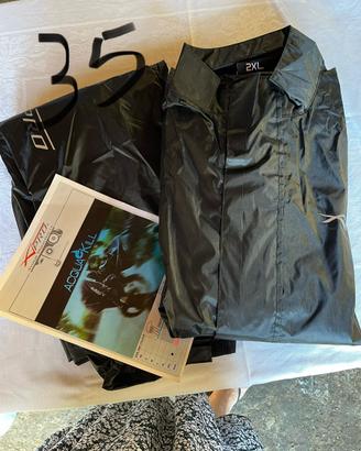 Pantalone e giacca antipioggia