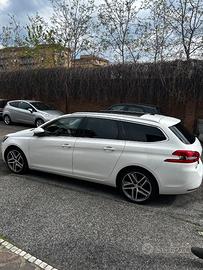 Peugeot 308 station wagon con tetto panoramico