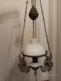 Lampadario antico a sospensione in metallo e vetro