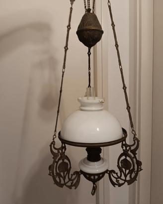 Lampadario antico a sospensione in metallo e vetro