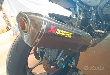TERMINALE AKRAPOVIC IN CARBONIO OMOLOGATO