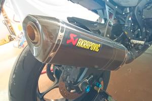 TERMINALE AKRAPOVIC IN CARBONIO OMOLOGATO