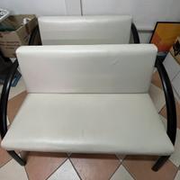 Due divani, attesa negozio da due posti
