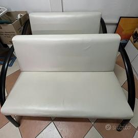 Due divani, attesa negozio da due posti