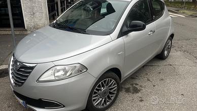 Lancia Ypsilon 1.2 69 CV 5 porte S&S Silver