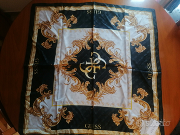 Foulard Guess