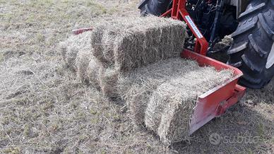 Ballette di fieno primo taglio prato di montagna 