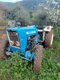 Trattrice agricola a 4 ruote motrici