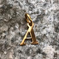 Ciondolo a Forma di A in Oro 750