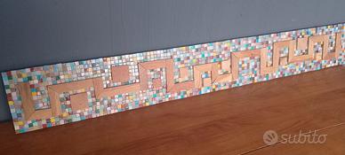 quadro in legno con inserti in mosaico