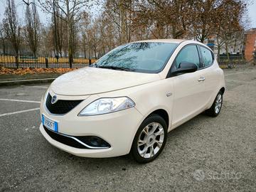 Lancia Ypsilon 1.2 69 CV 5 porte Platinum